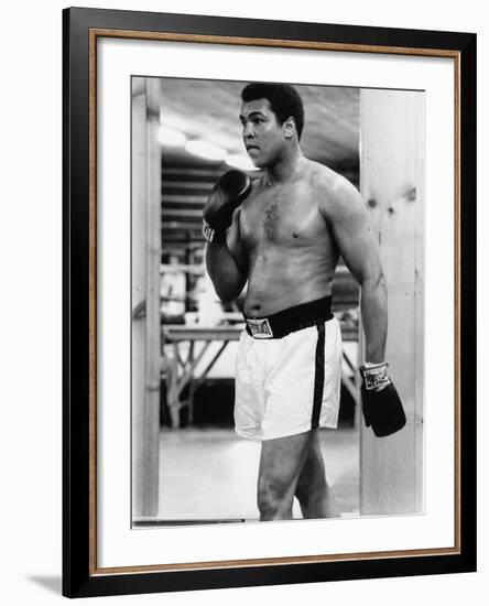 Boxing Great Muhammad Ali-Vandell Cobb-Framed Photographic Print