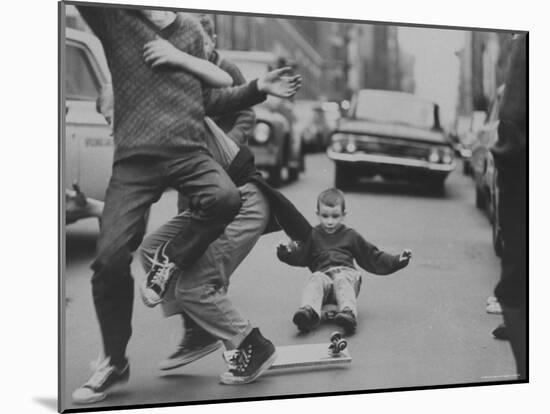 Boys Skateboarding in the Streets-Bill Eppridge-Mounted Photographic Print