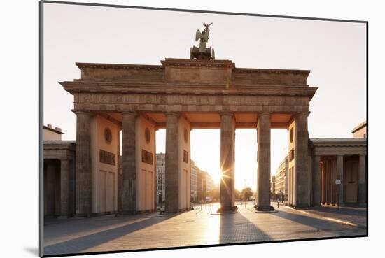 Brandenburg Gate (Brandenburger Tor) at sunrise, Platz des 18 Marz, Berlin Mitte, Berlin, Germany-Markus Lange-Mounted Photographic Print