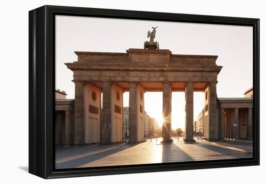 Brandenburg Gate (Brandenburger Tor) at sunrise, Platz des 18 Marz, Berlin Mitte, Berlin, Germany-Markus Lange-Framed Premier Image Canvas