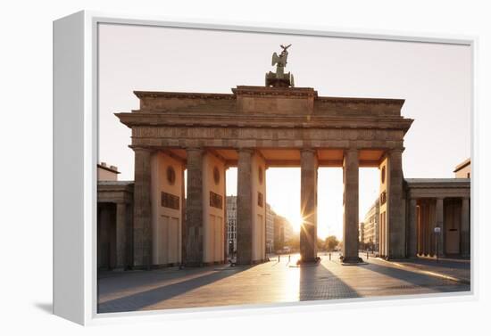 Brandenburg Gate (Brandenburger Tor) at sunrise, Platz des 18 Marz, Berlin Mitte, Berlin, Germany-Markus Lange-Framed Premier Image Canvas
