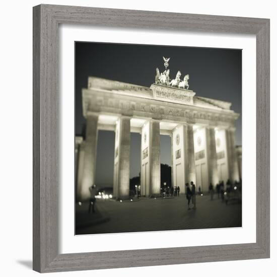 Brandenburg Gate, Pariser Platz, Berlin, Germany-Jon Arnold-Framed Photographic Print