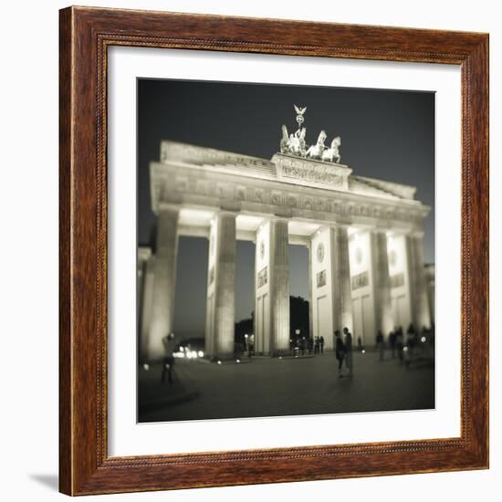 Brandenburg Gate, Pariser Platz, Berlin, Germany-Jon Arnold-Framed Photographic Print