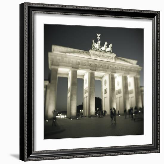 Brandenburg Gate, Pariser Platz, Berlin, Germany-Jon Arnold-Framed Photographic Print