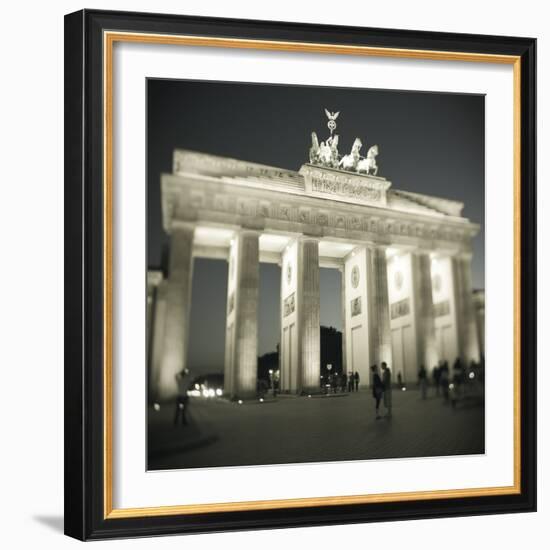 Brandenburg Gate, Pariser Platz, Berlin, Germany-Jon Arnold-Framed Photographic Print