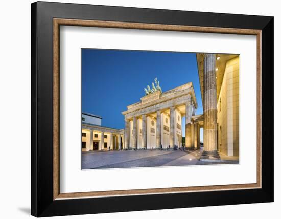 Brandenburg Gate, Pariser Platz, Berlin, Germany-Sabine Lubenow-Framed Photographic Print