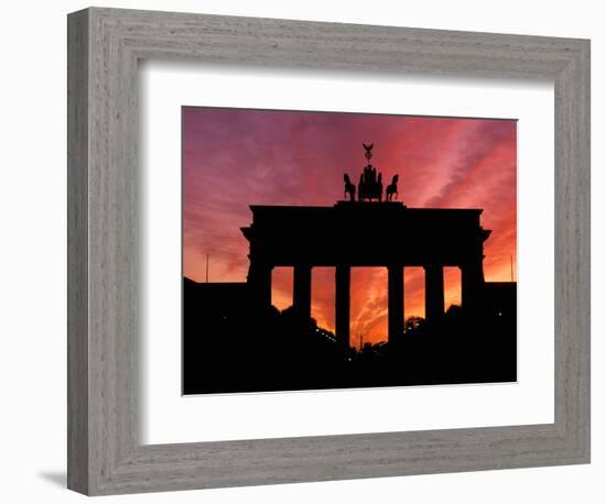 Brandenburg Gate, Unter Den Linden, Berlin, Germany-Dave Bartruff-Framed Photographic Print