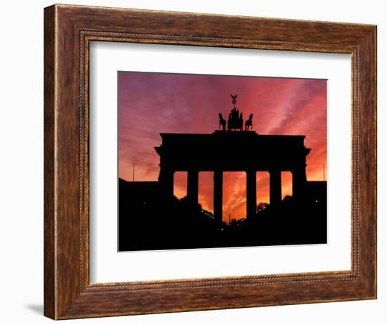 Brandenburg Gate, Unter Den Linden, Berlin, Germany-Dave Bartruff-Framed Photographic Print