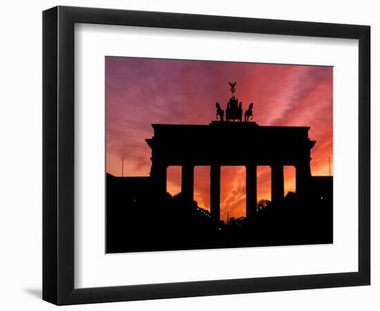 Brandenburg Gate, Unter Den Linden, Berlin, Germany-Dave Bartruff-Framed Photographic Print