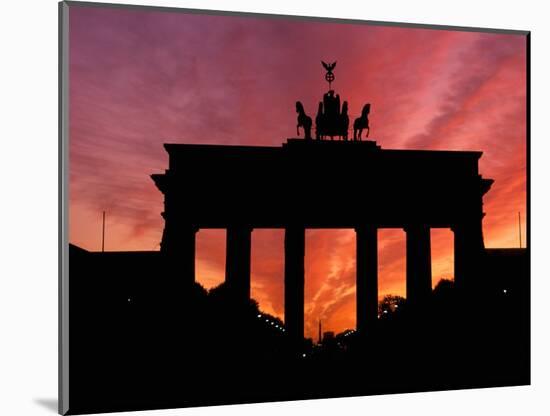 Brandenburg Gate, Unter Den Linden, Berlin, Germany-Dave Bartruff-Mounted Photographic Print