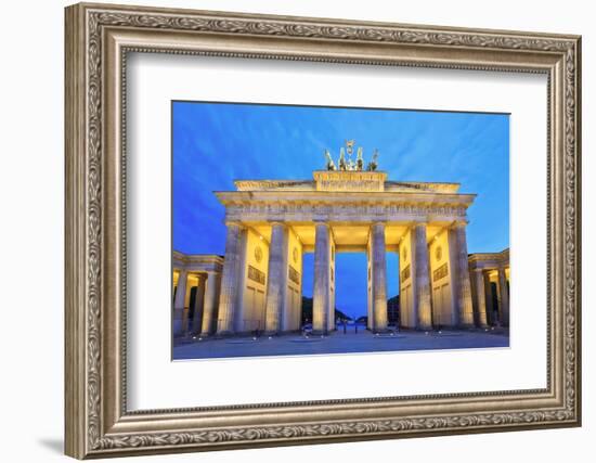 Brandenburg Gate-noppasin wongchum-Framed Photographic Print