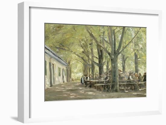 Brasserie de campagne à Brannenbourg (Bavière)-Max Liebermann-Framed Giclee Print