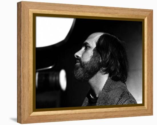 Brian by Palma sur le tournage du film Blow Out en, 1981 (b/w photo)-null-Framed Stretched Canvas