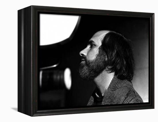 Brian by Palma sur le tournage du film Blow Out en, 1981 (b/w photo)-null-Framed Stretched Canvas