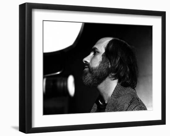 Brian by Palma sur le tournage du film Blow Out en, 1981 (b/w photo)-null-Framed Photo