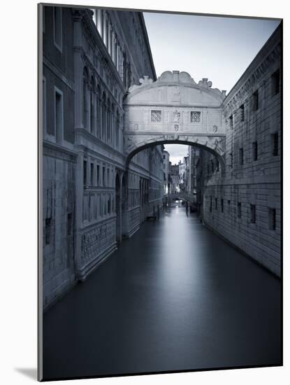 Bridge of Sighs, Doge's Palace, Venice, Italy-Jon Arnold-Mounted Photographic Print