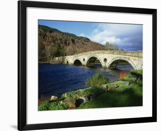 Bridges, Kenmore, Loch Tay, Scotland, United Kingdom, Europe-Ethel Davies-Framed Photographic Print