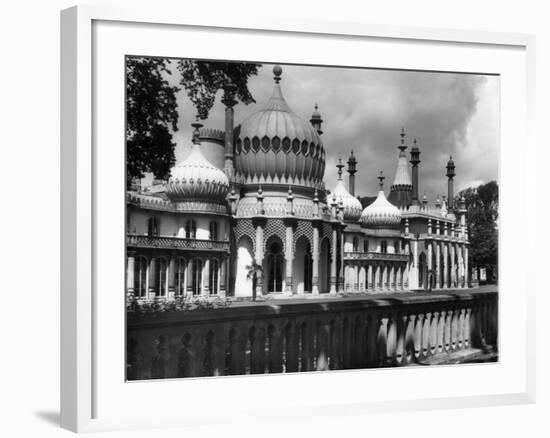 Brighton Pavilion-Fred Musto-Framed Photographic Print