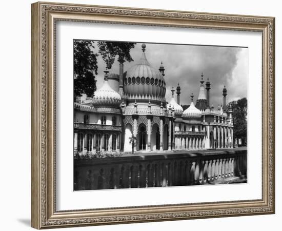 Brighton Pavilion-Fred Musto-Framed Photographic Print