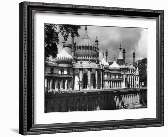 Brighton Pavilion-Fred Musto-Framed Photographic Print