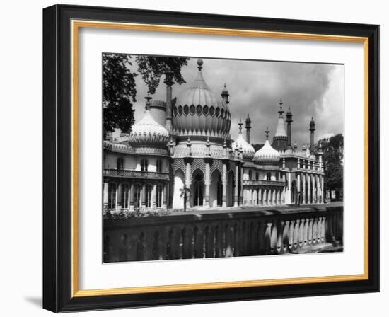 Brighton Pavilion-Fred Musto-Framed Photographic Print