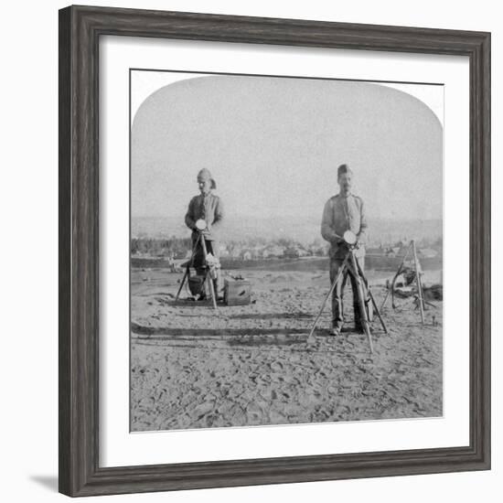 British Heliographing from the Johannesburg Fort the News of the Occupation, Boer War, 1900-Underwood & Underwood-Framed Giclee Print