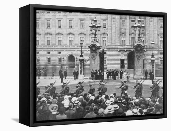 British Soldiers Marching Past Buckingham Palace, London, August 1914-null-Framed Premier Image Canvas