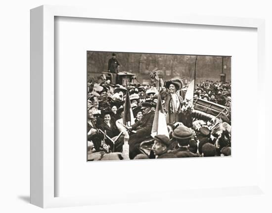 Britsh suffragette Emmeline Pethick-Lawrence's release from prison, 17 April 1909-Unknown-Framed Photographic Print