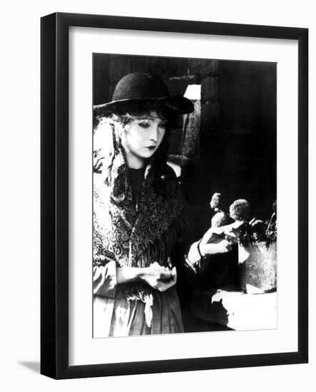 Broken Blossoms, Lillian Gish, 1919-null-Framed Photo