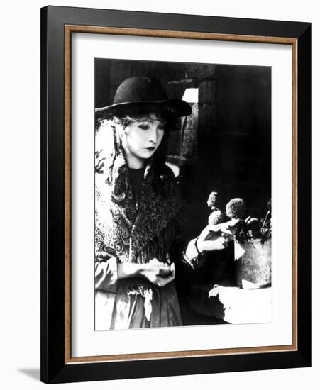 Broken Blossoms, Lillian Gish, 1919-null-Framed Photo