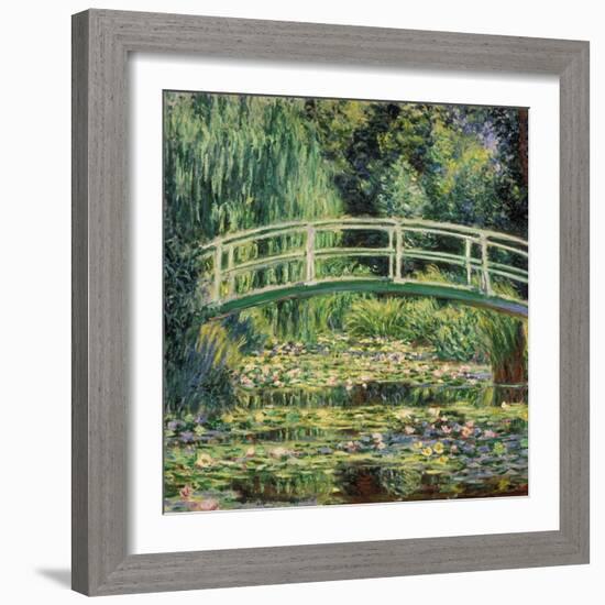 Bruecke in Monets Garten Mit Weissen Seerosen, 1899-Claude Monet-Framed Giclee Print