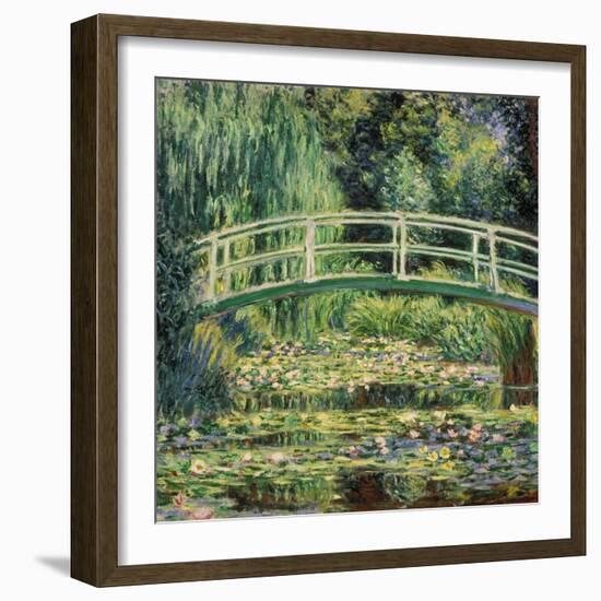 Bruecke in Monets Garten Mit Weissen Seerosen, 1899-Claude Monet-Framed Giclee Print