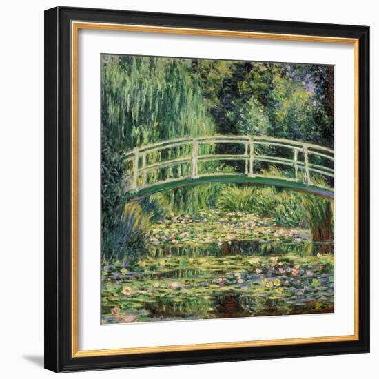 Bruecke in Monets Garten Mit Weissen Seerosen, 1899-Claude Monet-Framed Giclee Print