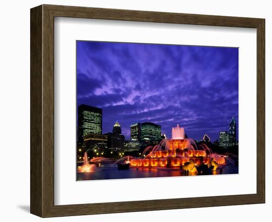 Buckingham Fountain and City Skyline, Chicago, Illinois, USA-Steve Vidler-Framed Photographic Print