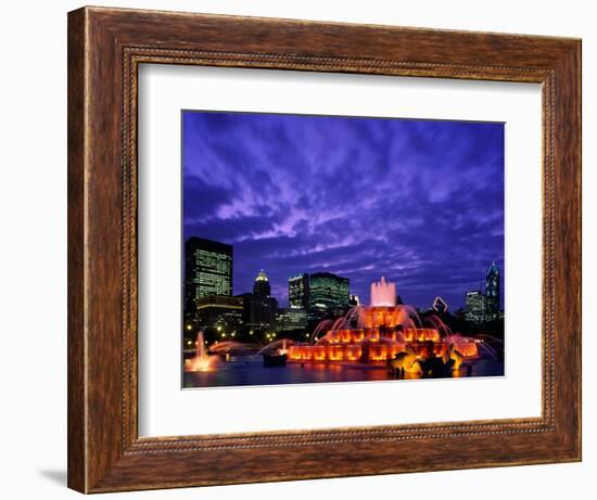 Buckingham Fountain and City Skyline, Chicago, Illinois, USA-Steve Vidler-Framed Photographic Print