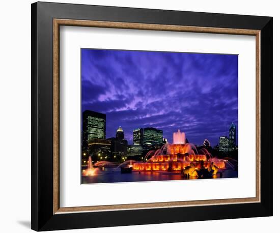 Buckingham Fountain and City Skyline, Chicago, Illinois, USA-Steve Vidler-Framed Photographic Print