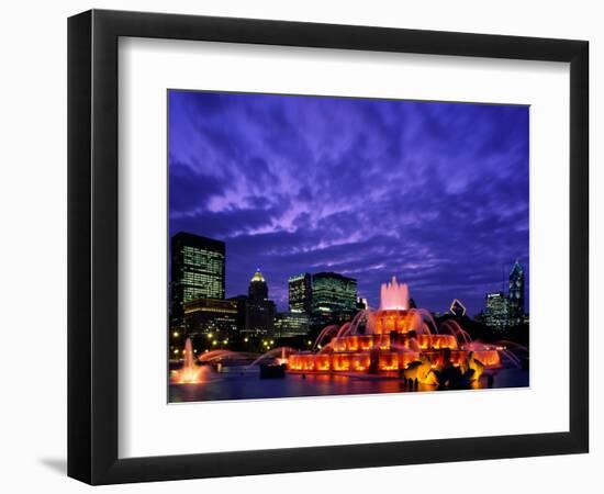 Buckingham Fountain and City Skyline, Chicago, Illinois, USA-Steve Vidler-Framed Photographic Print