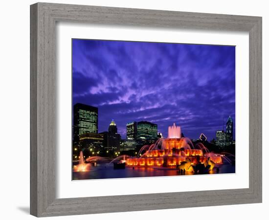 Buckingham Fountain and City Skyline, Chicago, Illinois, USA-Steve Vidler-Framed Photographic Print