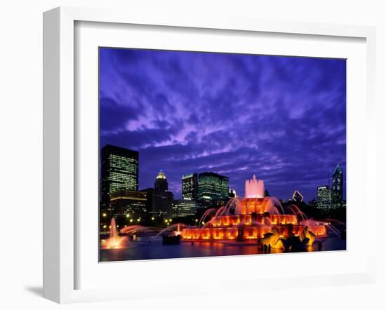 Buckingham Fountain and City Skyline, Chicago, Illinois, USA-Steve Vidler-Framed Photographic Print