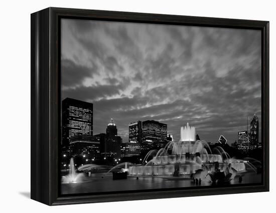 Buckingham Fountain and City Skyline, Chicago, Illinois, USA-Steve Vidler-Framed Premier Image Canvas