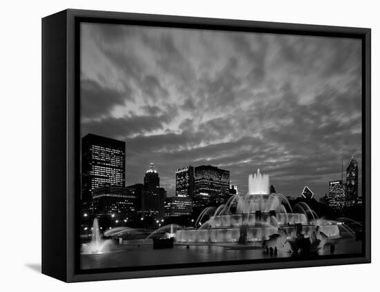 Buckingham Fountain and City Skyline, Chicago, Illinois, USA-Steve Vidler-Framed Premier Image Canvas