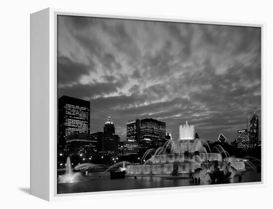 Buckingham Fountain and City Skyline, Chicago, Illinois, USA-Steve Vidler-Framed Premier Image Canvas