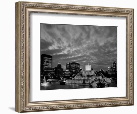 Buckingham Fountain and City Skyline, Chicago, Illinois, USA-Steve Vidler-Framed Photographic Print