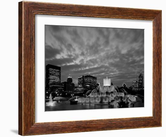 Buckingham Fountain and City Skyline, Chicago, Illinois, USA-Steve Vidler-Framed Photographic Print