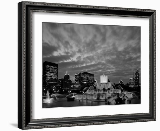Buckingham Fountain and City Skyline, Chicago, Illinois, USA-Steve Vidler-Framed Photographic Print