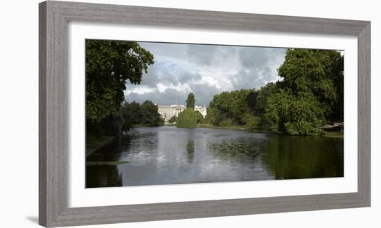 Buckingham Palace, St James Park, London-Richard Bryant-Framed Photographic Print