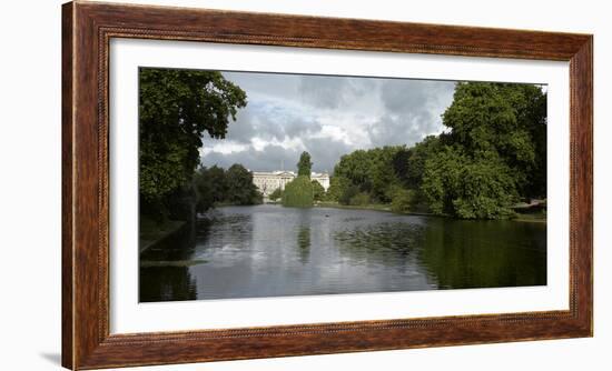 Buckingham Palace, St James Park, London-Richard Bryant-Framed Photographic Print