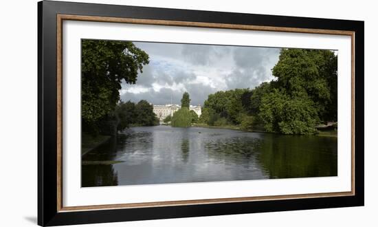 Buckingham Palace, St James Park, London-Richard Bryant-Framed Photographic Print