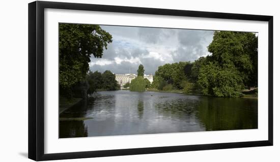 Buckingham Palace, St James Park, London-Richard Bryant-Framed Photographic Print