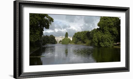 Buckingham Palace, St James Park, London-Richard Bryant-Framed Photographic Print